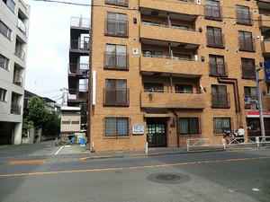 周辺環境:種ケ島共立医院 土地・売地 世田谷区経堂１丁目 12980万円 経堂駅｜住建ハウジング