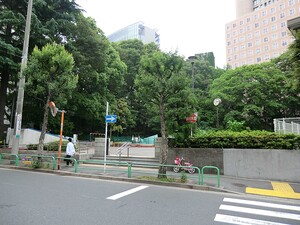 周辺環境:錦華公園 土地・売地 千代田区神田神保町１丁目 28000万円 神保町駅｜住建ハウジング