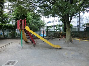 周辺環境:あかね児童遊園 マンション(一棟) 新宿区西落合２丁目 シェアハウス 20800万円 落合南長崎駅｜住建ハウジング