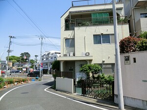 周辺環境:佐藤医院 アパート(一棟) 世田谷区赤堤１丁目 23800万円 豪徳寺駅｜住建ハウジング