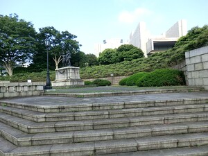 周辺環境:三宅坂小公園 平河マンション